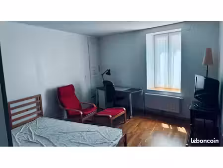 meximieux centre  proche gare scnf  studio 35m2 meublé dispo immédiatement 650/mois cc