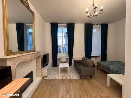 studio meublé dans maison de maître proche rochefort / saintes / la rochelle