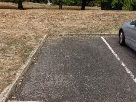 place de parking extérieur à louer (proche gare la hacquinière)