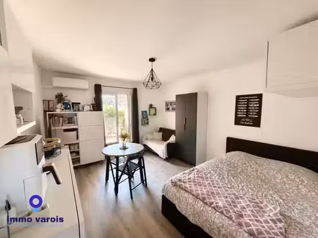 la garde - studio avec terrasse et parking