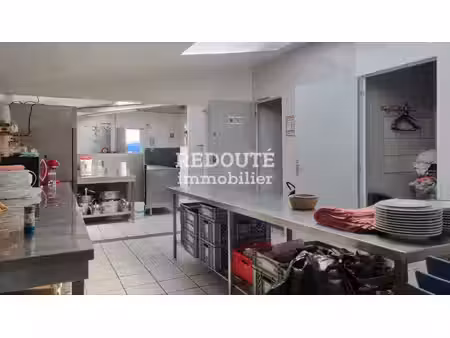 murs à vendre d'un local commercial avec maison privative