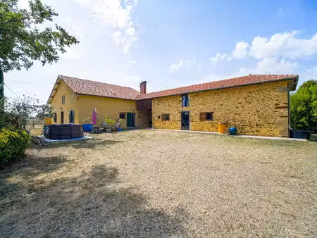 maison de charme avec dépendance sur 5 ha de terres