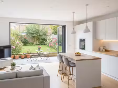 bien d’exception aux quais de suresnes – duplex familial avec superbes extérieurs proche m