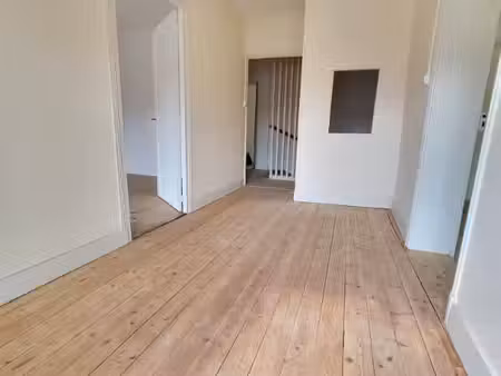 appartement t3 rénové de 100 m² au coeur de pierre-de-bresse