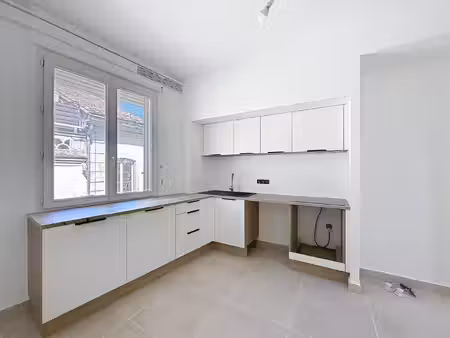 location appartement 4 pièces 87 m² à tarascon (13150)