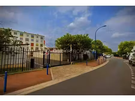 parking de 13 50 m² à drancy