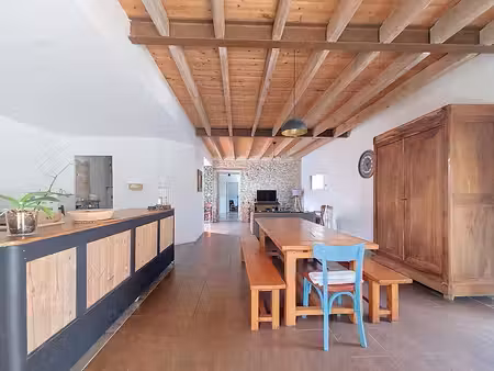 vente maison 7 pièces  179.00m²  bécon