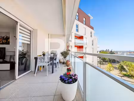 p3 traversant terrasses  ascenseur et parking - proche gare