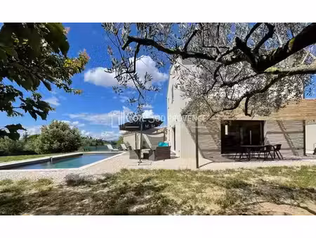 villa de 4 pièces de luxe en location saint-didier  provence-alpes-côte d'azur