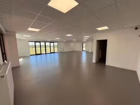 espace bureau 150m² sur la n4