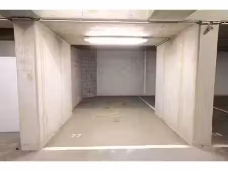 parking/boxe de garage à louvain-la-neuve