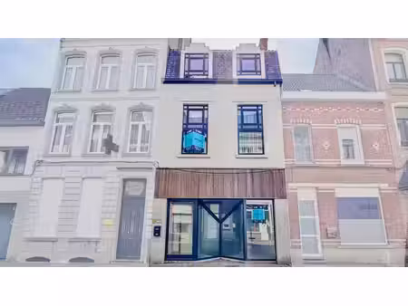 maison de ville rénovée aux nombreuses possibilités
