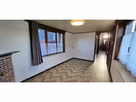 bonne maison d'habitation de 165m² avec garage et jardinet