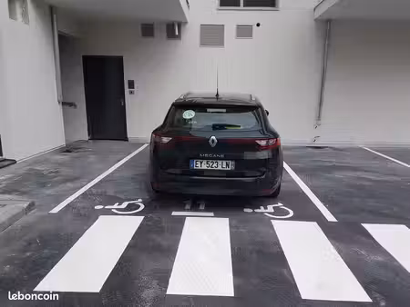 grand parking 16 m² neuf quartier la madeleine