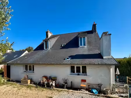 grande maison familiale plus 2 appartements à louer – huelgoat. grand jardin arboré de 112