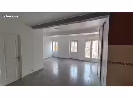 à louer - appartement f3 de 70 m² en plein centre du village