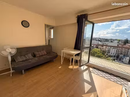 studio meublé 24 m² + terrasse 9 m² – dernier étage – clamart gare
