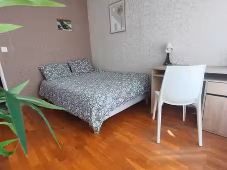 chambre privée dans appartement partagé-université cergy pontoise-rer a cergy-préfecture à