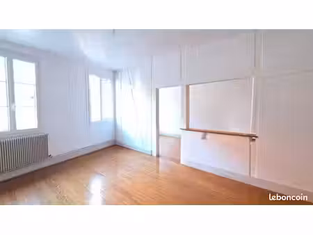 spacieux 2 pièces au dernier étage selestat centre