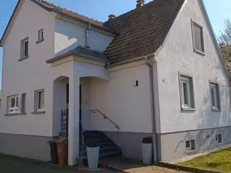 rare maison individuelle avec studio indépendant  deux terrasses et deux garages située à 