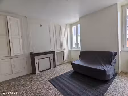 studio 1 pièce 27 m²