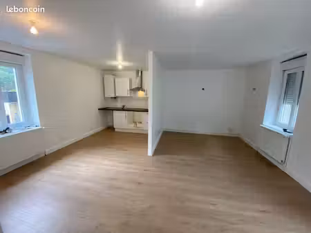 t3 52 m² entièrement rénové – 2 chambres – garage + 2 parkings – sorbiers