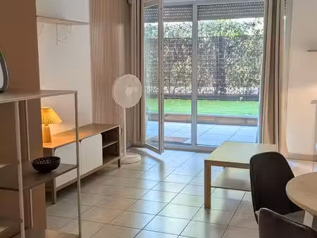 t2 récent meublé avec jardin - parilly centre