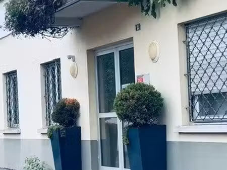 belle terrasse et parking