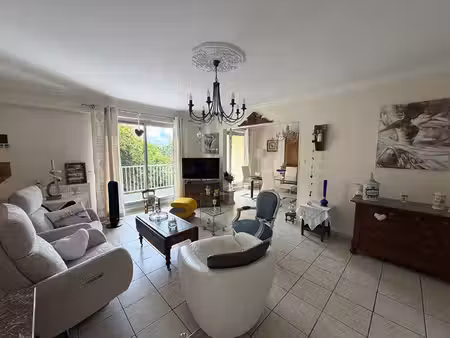 magnifique t4 de 106 m² rénové avec goût.
