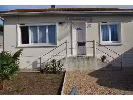 maison de plain-pied avec garage et un jardin arboré à saint-cybard  angoulême