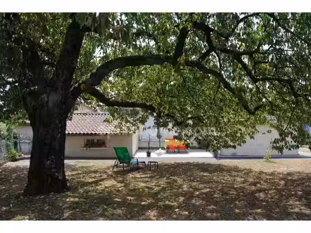 maison de plain-pied avec jardin arboré à saint-cybard  angoulême