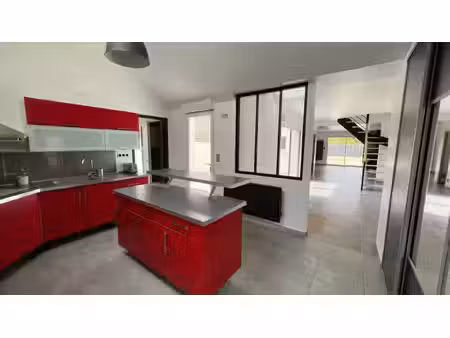 maison entièrement rénovée intérieur et extérieur. equivalent neuf. très bonne performance