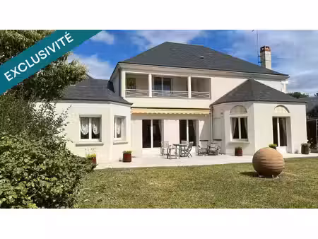 rare. spacieuse maison en parfait état avec sompteux jardin paysagé. 4 chambres. garage.