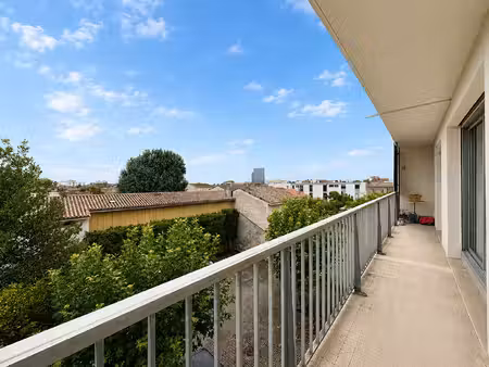 caudéran / grand lebrun - t4 traversant  calme et lumineux avec 2 balcons