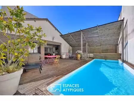 maison de ville avec terrasse  piscine et garage