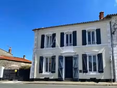 vente maison à saint-michel-en-l'herm (85580) : à vendre / 127m² saint-michel-en-l'herm