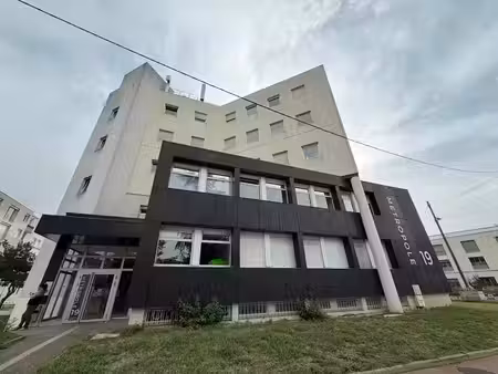 location bureau 484 m² à vénissieux (69200)
