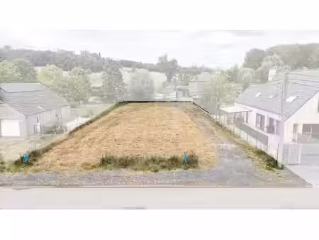 grand terrain à bâtir pour une maison quatre façades