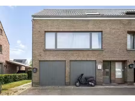 ruim duplex appartement met tuin en garage