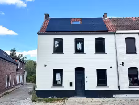 maison entierement renovee avec 2 chambres et terrasse!