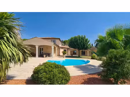 bastide avec piscine et vues exceptionnelles à 10 minutes d’uzès