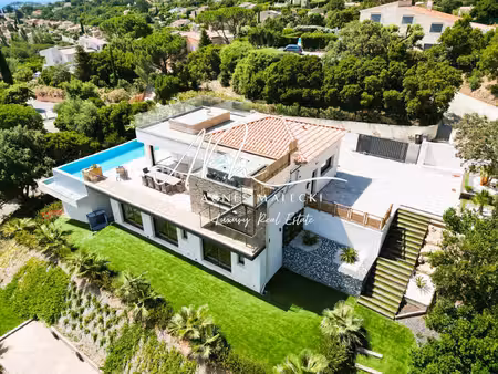 propriete ultra moderne contemporaine face a la mer dans lotissement preserve en nature