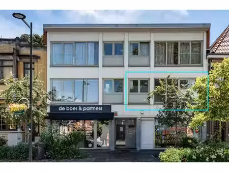 instapklaar  gerenoveerd app met 2 slpk in centrum van hove