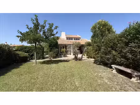 exclusivite : mouriès  proche village et commerces   maison de plain pied