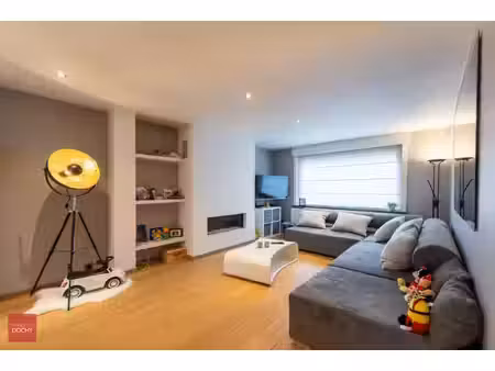 vernieuwde en instapklare ruime woning centrum | leiestraat