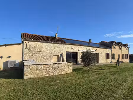 propriété 5 chambres  garage/hangar  jardin avec spa  vue sur le vignoble de monbazillac.