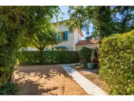 maison bourgeoise 8 pièces + annexes villars les dombes (01)