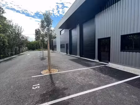location local d’activités 170m²