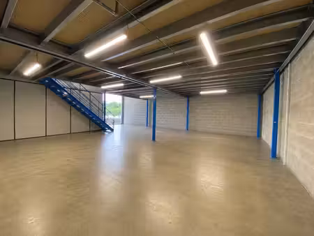 location local d’activités 304m²