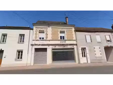 vente immeuble 6 pièces 102 m² à gien (45500)  150 000 €